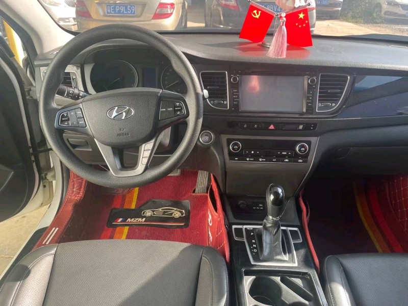 保定15年现代名图6