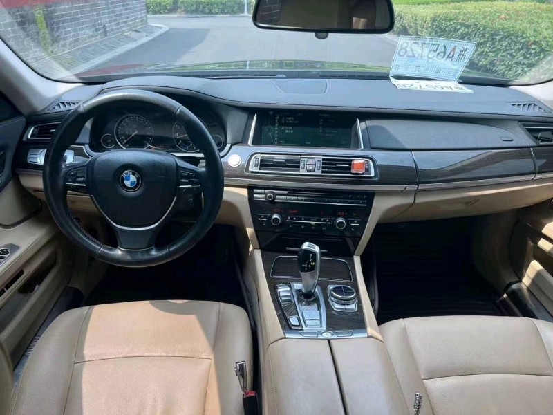 济南13年宝马7系8