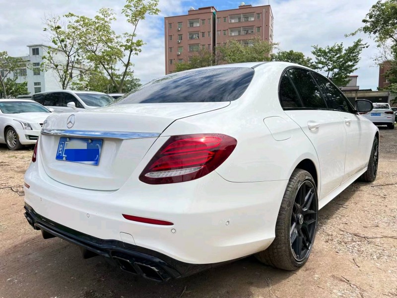 广州18年奔驰E8