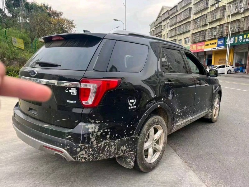 重庆16年福特探险者3