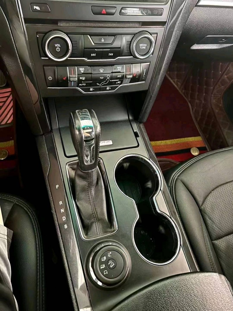 重庆16年福特探险者4