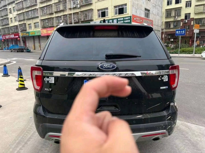 重庆16年福特探险者6