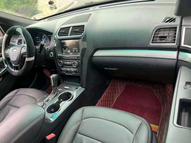 重庆16年福特探险者7