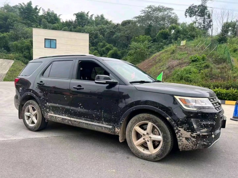 重庆16年福特探险者8