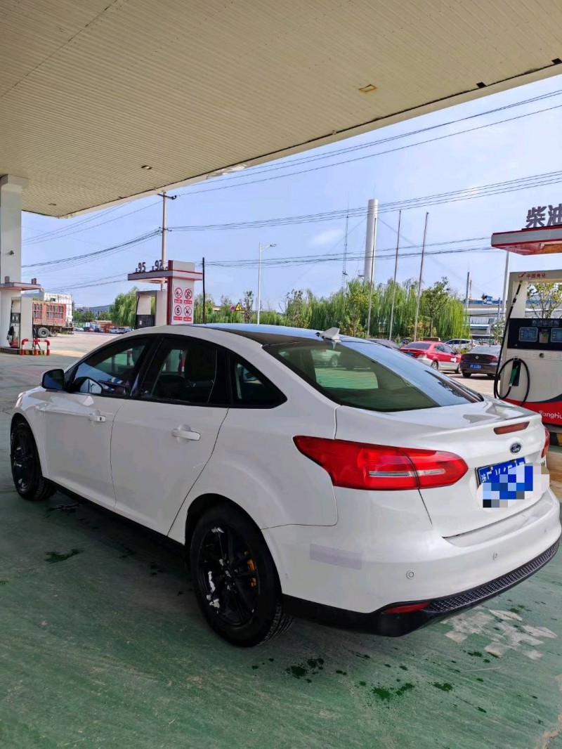 保定18年福特福克斯8