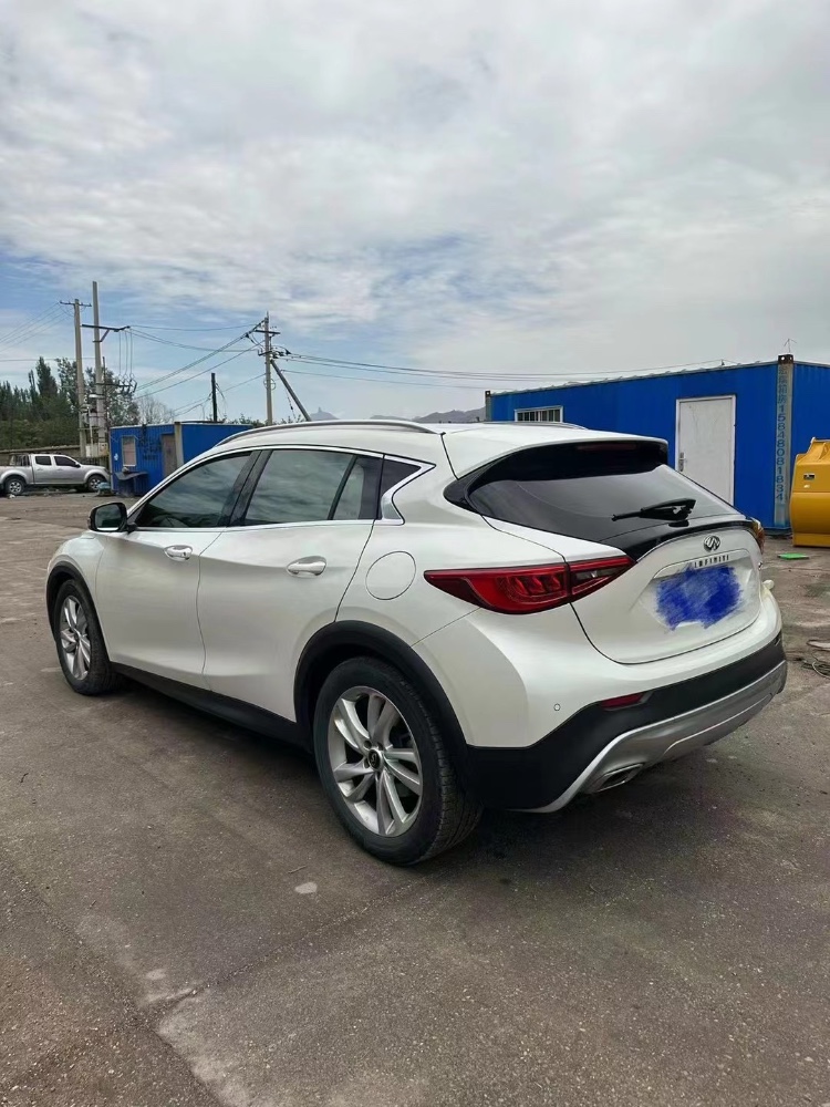 包頭17年英菲尼迪QX302
