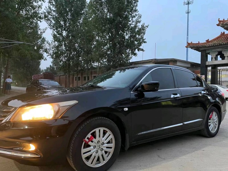 保定13年本田雅阁2