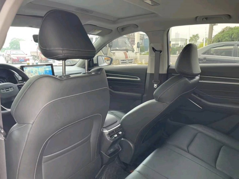 保定23年吉利帝豪8