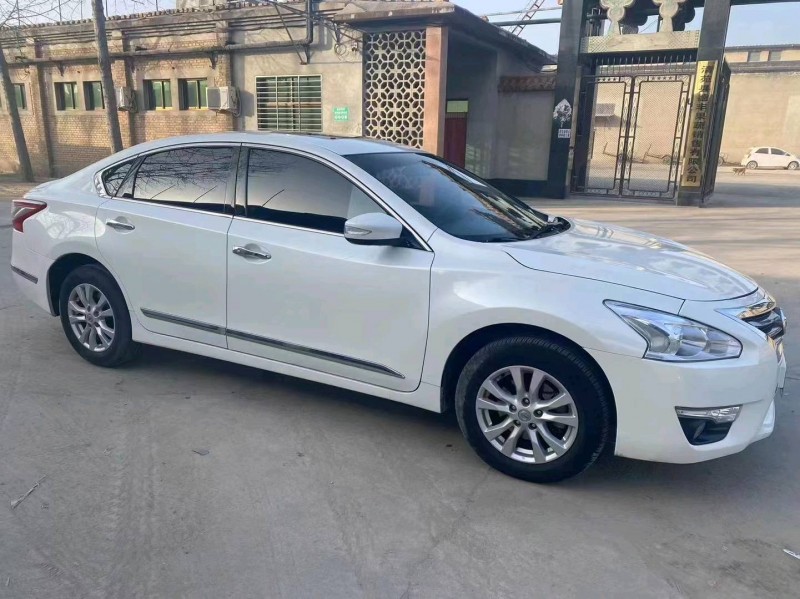 保定15年日产天籁2