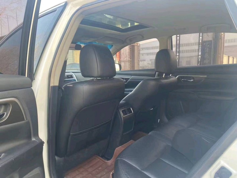 保定15年日产天籁5