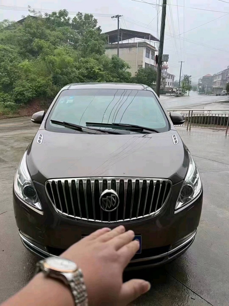 广州13年别克GL81