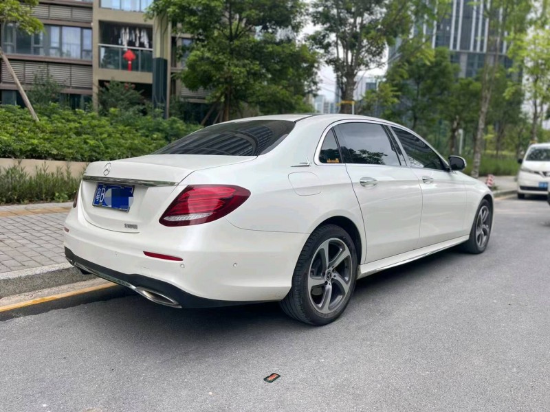 广州18年奔驰E8