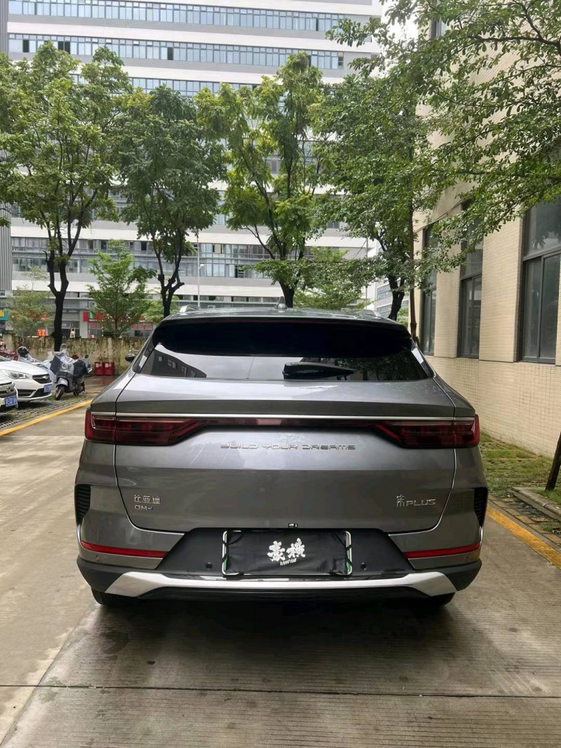 广州22年比亚迪宋9