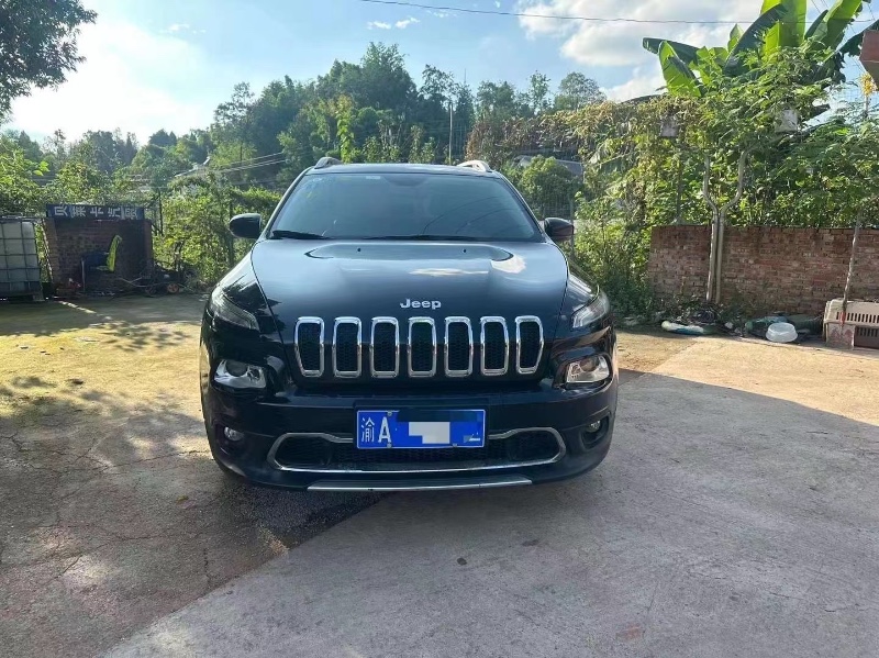 重庆17年Jeep自由光1