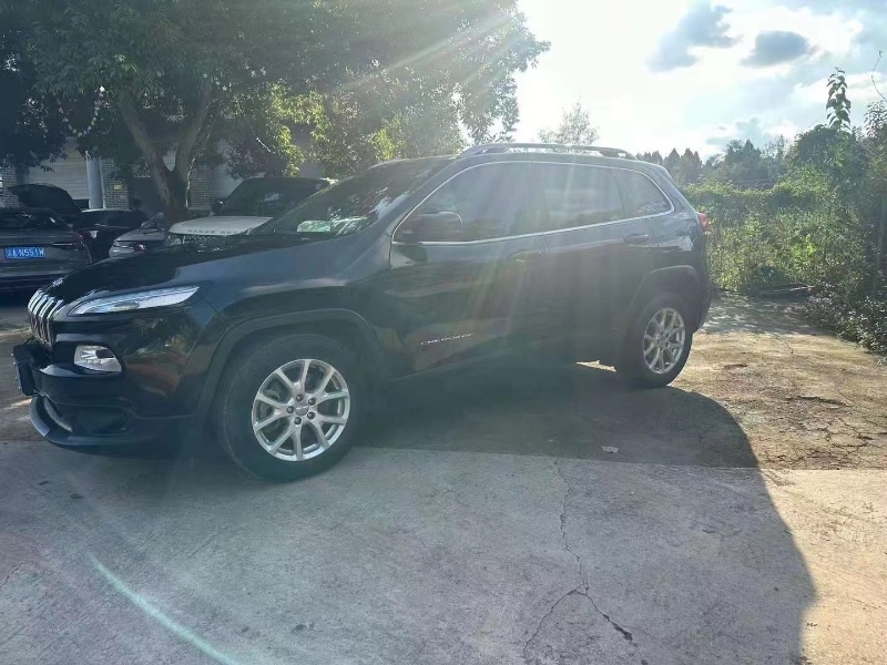 重庆17年Jeep自由光4