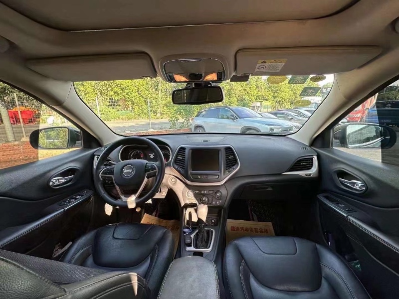 重庆17年Jeep自由光5