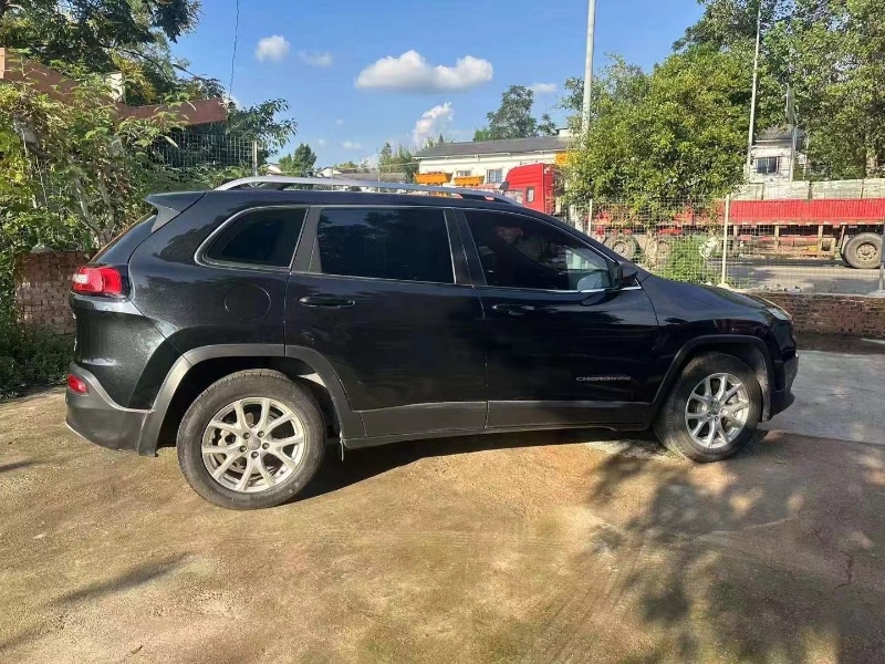 重庆17年Jeep自由光6