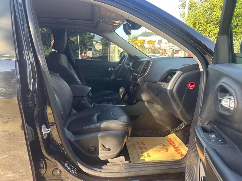 重庆17年Jeep自由光8