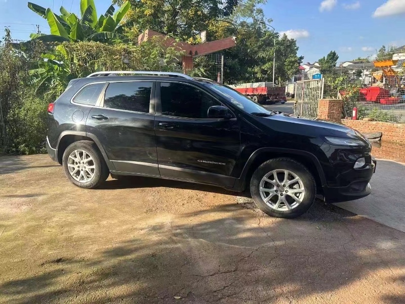 重庆17年Jeep自由光9