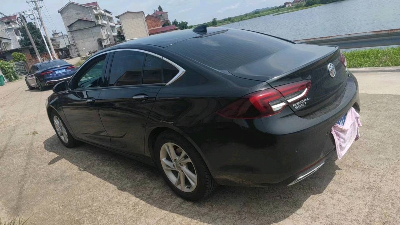 嘉兴22年别克君威9