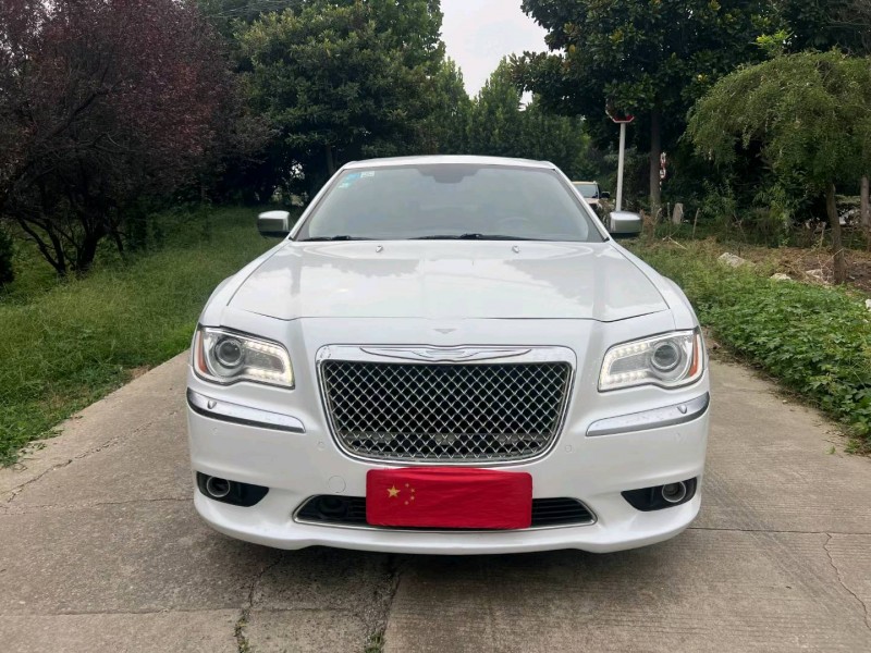 徐州13年克莱斯勒300C1