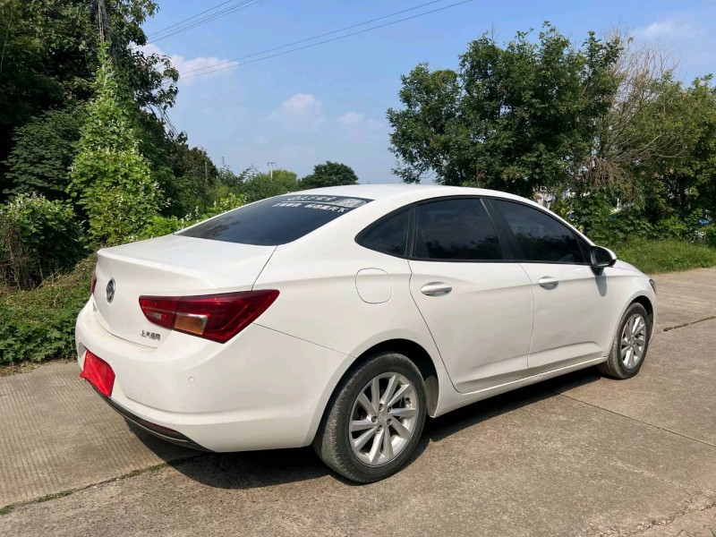 徐州17年别克威朗8