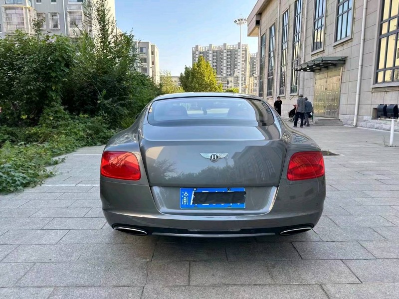 宜昌13年賓利GT6