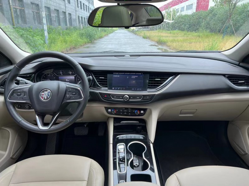 徐州21年别克君威8