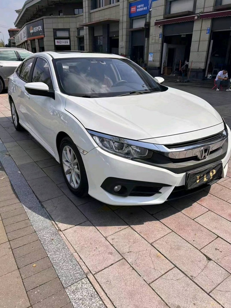 成都17年本田思域2