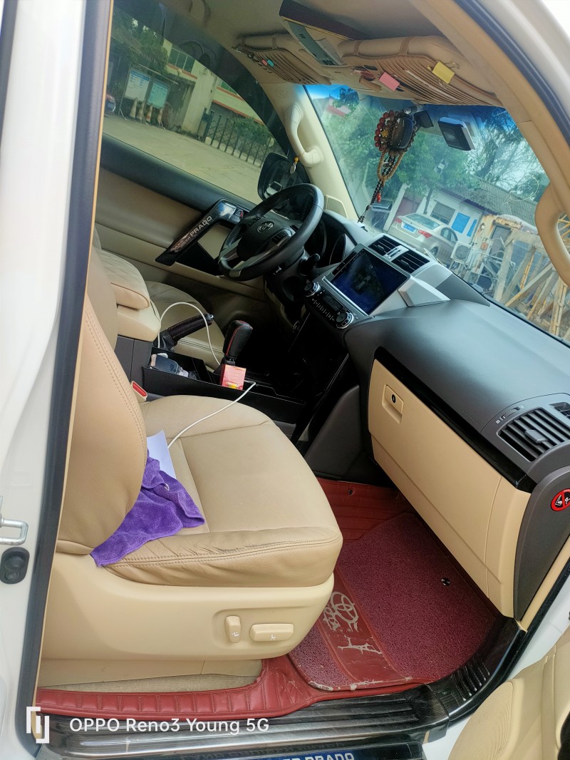 成都14年丰田普拉多6