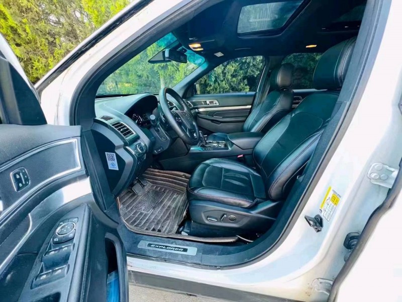 东营16年福特探险者8