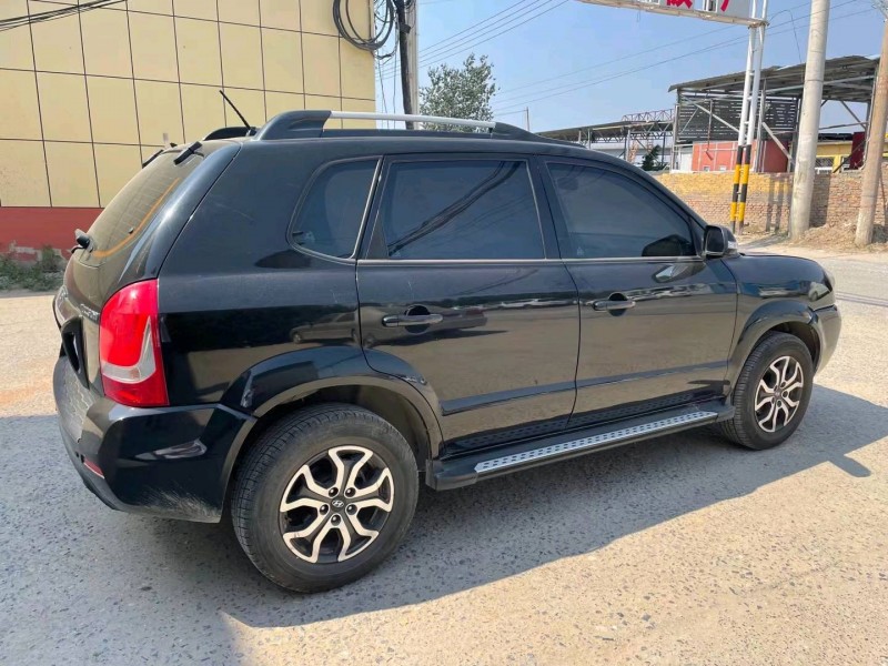 保定13年现代途胜5