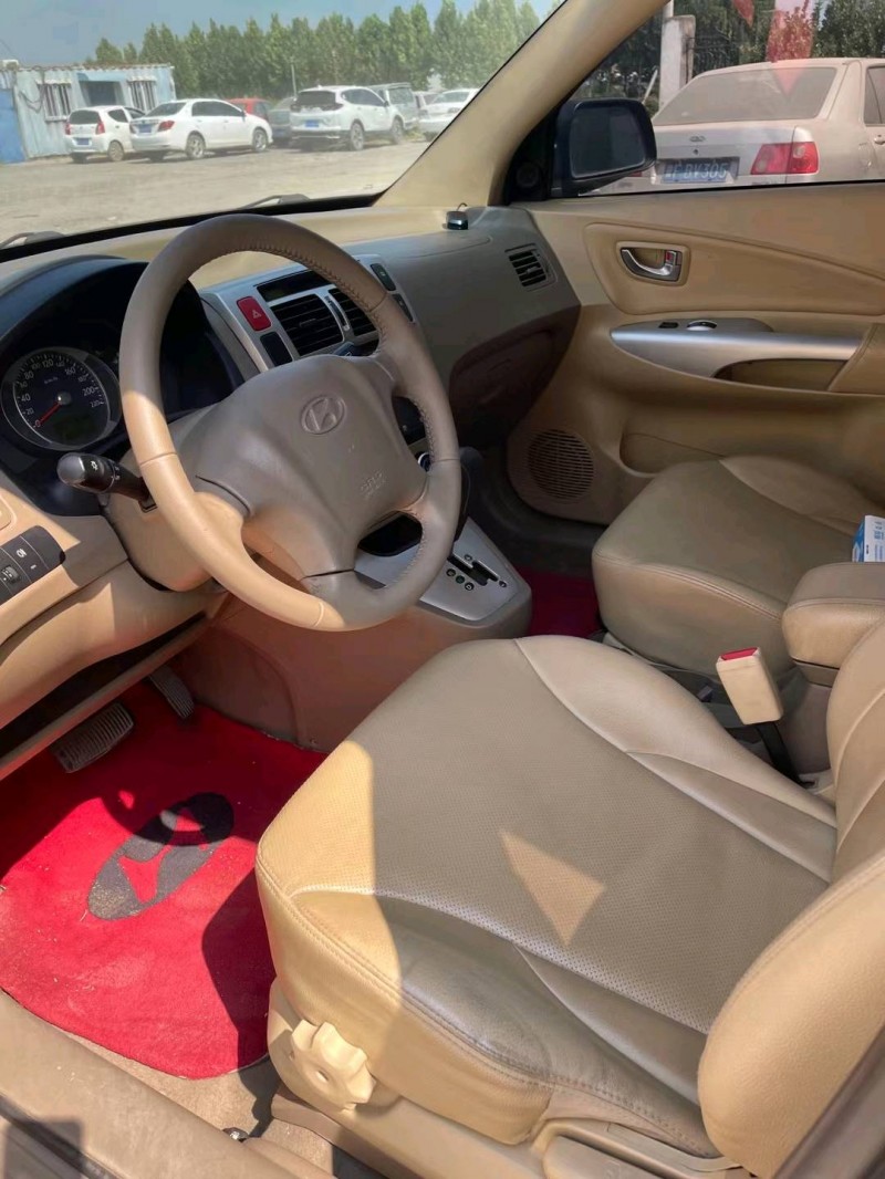 保定13年现代途胜8