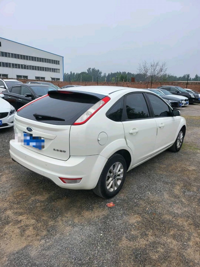 保定17年福特福克斯8