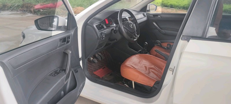 保定17年大众桑塔纳4