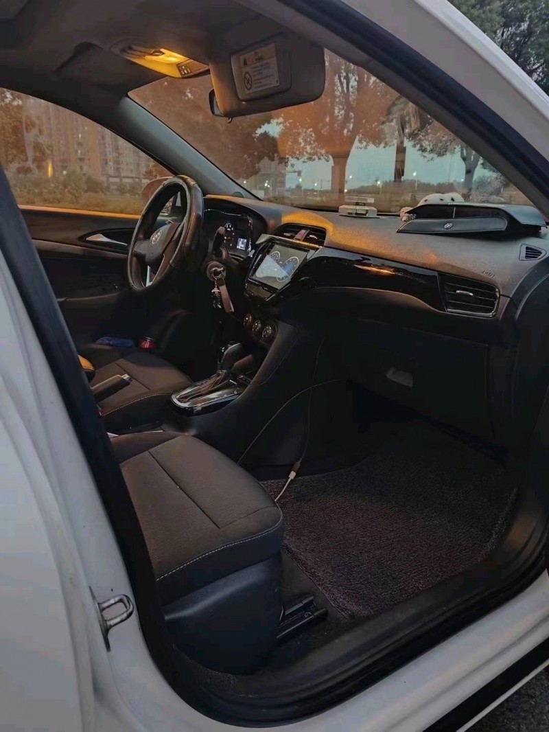 嘉兴19年别克凯越6