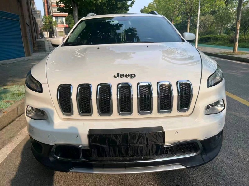 邵阳17年Jeep自由光1