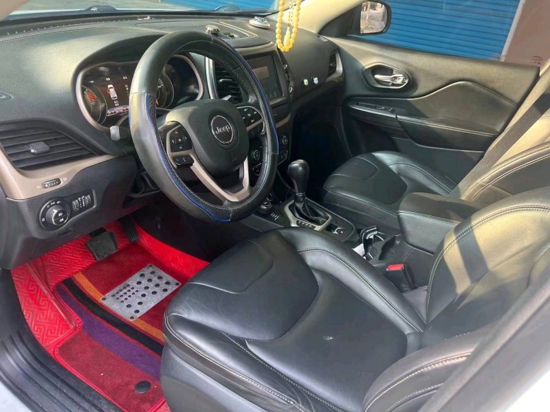 邵阳17年Jeep自由光5