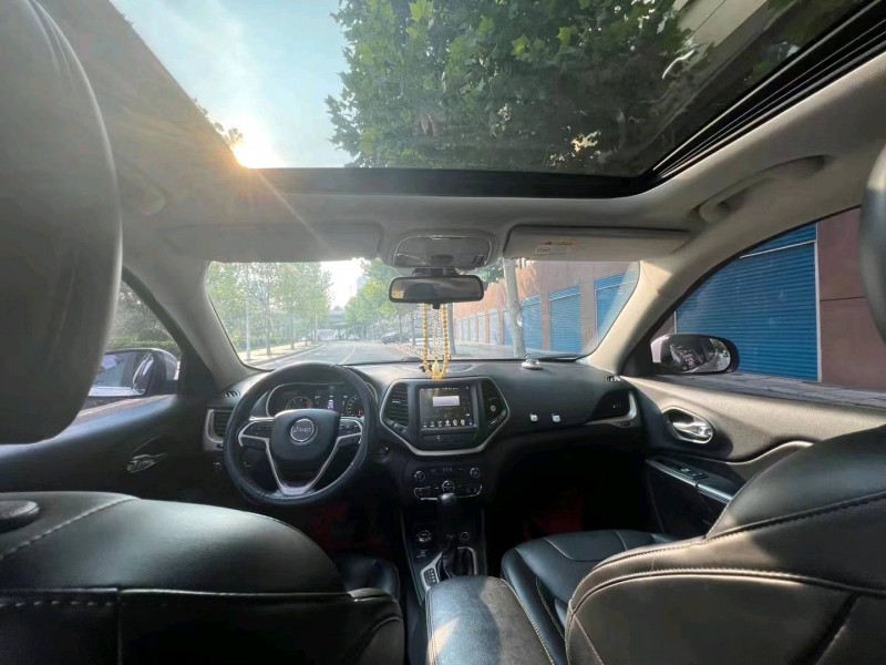 邵阳17年Jeep自由光7