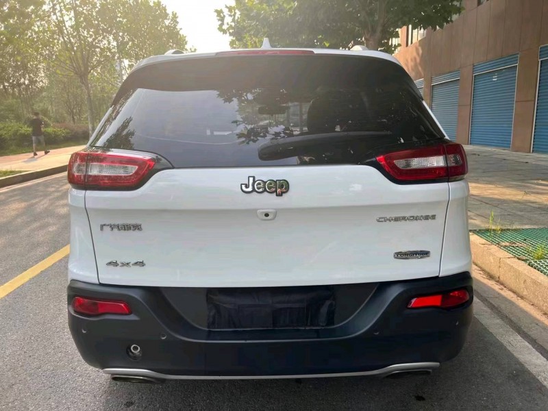 邵阳17年Jeep自由光9