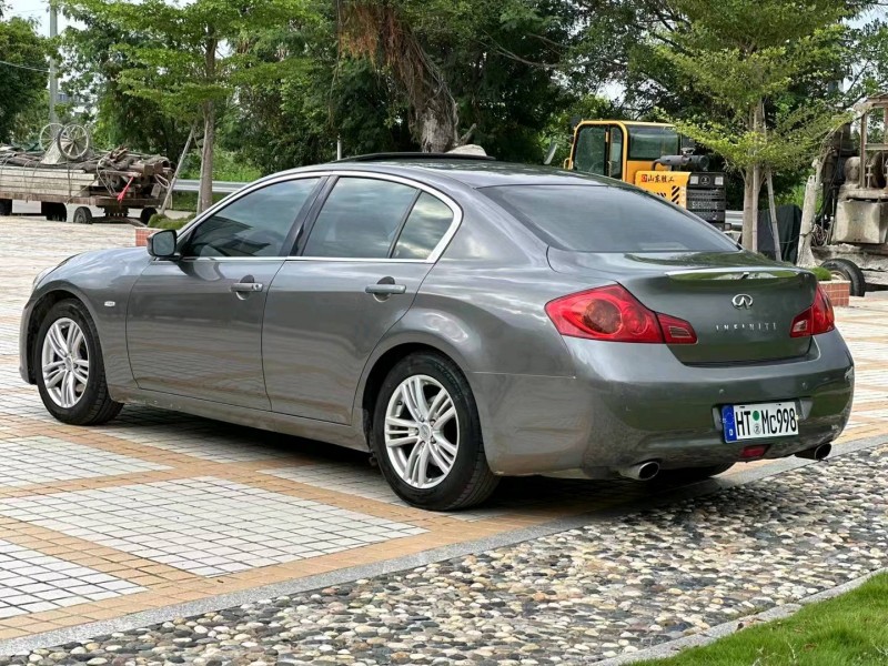 佛山10年英菲尼迪G257