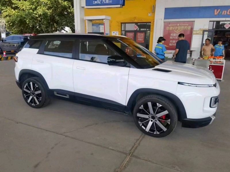 保定23年吉利icon3