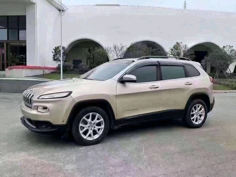 嘉兴16年Jeep自由光2