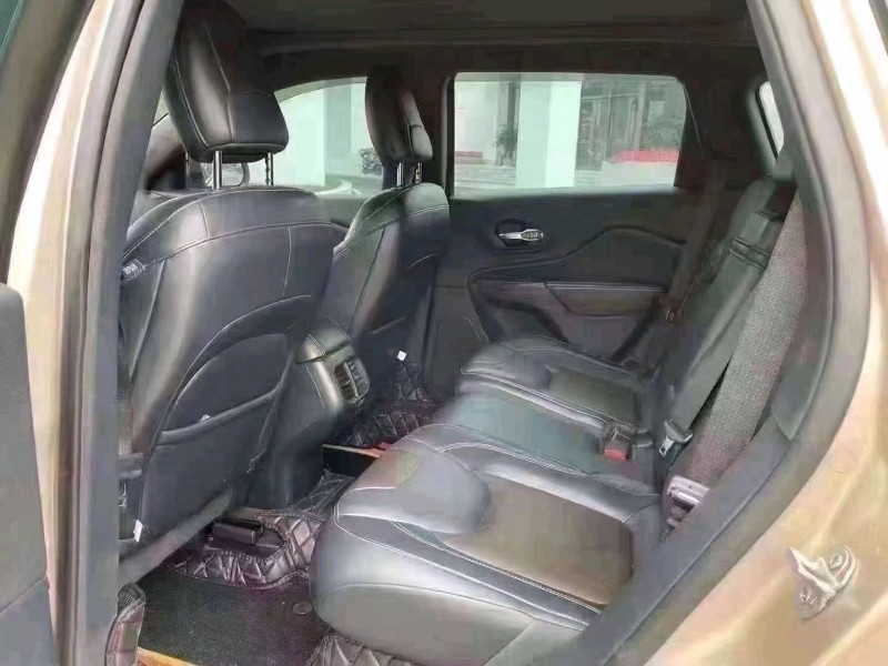 嘉兴16年Jeep自由光6