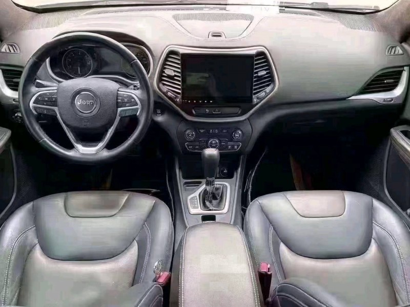 嘉兴16年Jeep自由光8