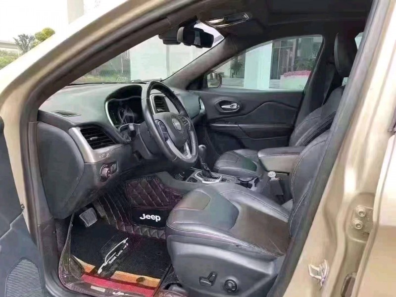 嘉兴16年Jeep自由光9