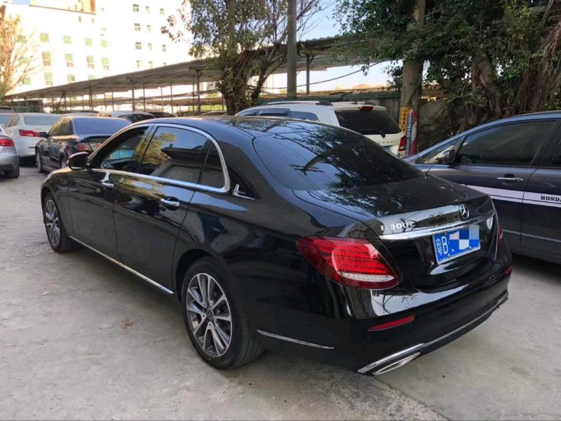 广州19年奔驰E8