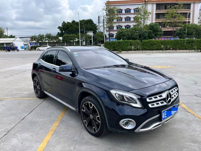 广州17年奔驰GLA3