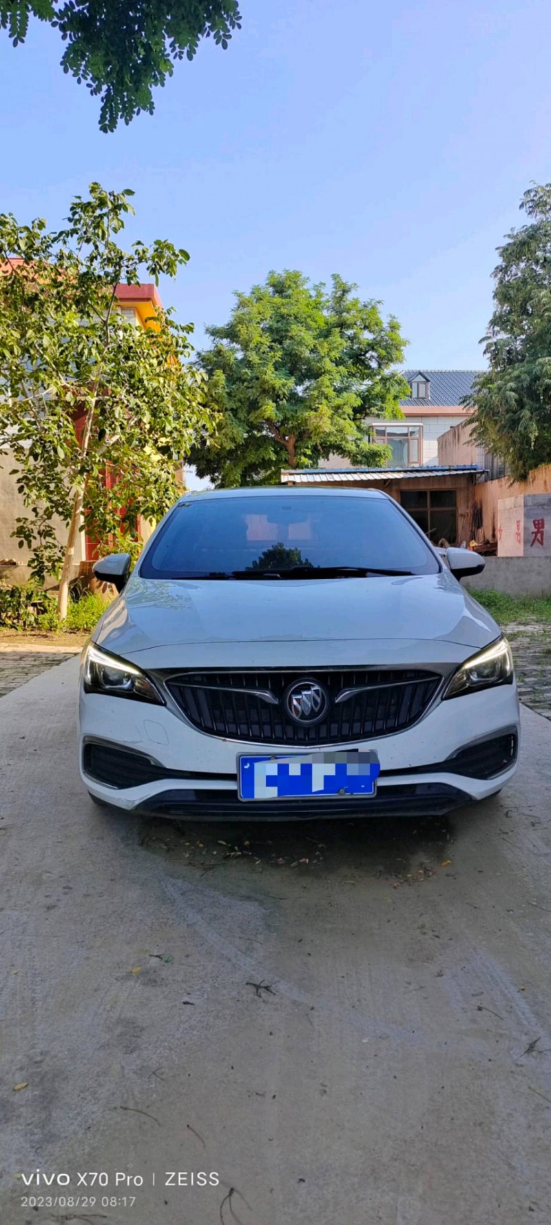 邢台17年别克威朗1