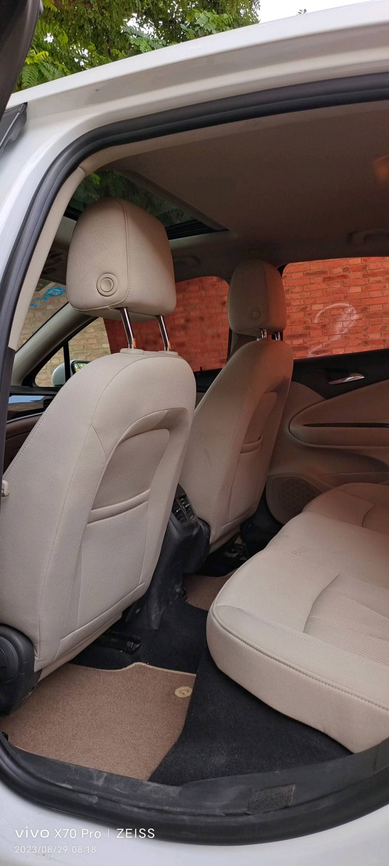 邢台17年别克威朗6